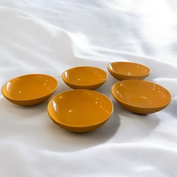 Set of 5 - 7” Diameter Bowls - Sunflower Yellow - Good Condition (Unbranded) - Picture 4 of 6